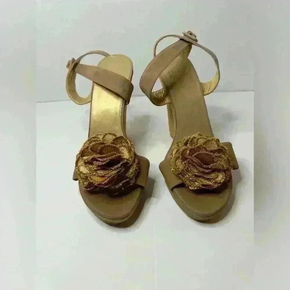 Stuart Weitzman Women’s Belfor Flower Wedges‎ Sandals Size 8.5 - Picture 2 of 11